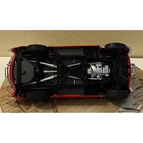 Road Tough 1957 Chevrolet Corvette Convertible Die Cast Metal 1:18 92018 - Picture 7 of 16